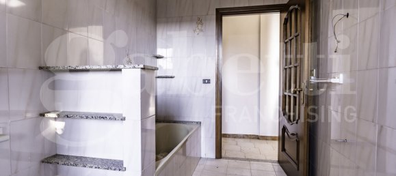 10-Zimmer Haus in Pinerolo, Italy, Nr. 221783 34