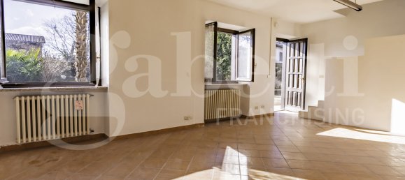 10-Zimmer Haus in Pinerolo, Italy, Nr. 221783 28