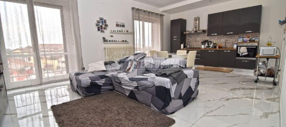 4-salle Appartement à Brandizzo, Italy No. 22306 4