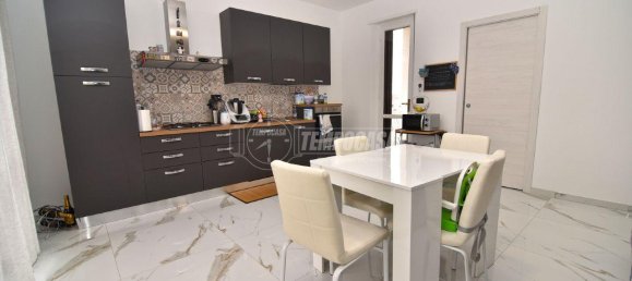 4-salle Appartement à Brandizzo, Italy No. 22306 5