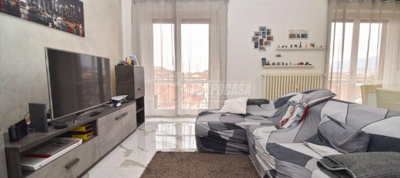 4-salle Appartement à Brandizzo, Italy No. 22306 2