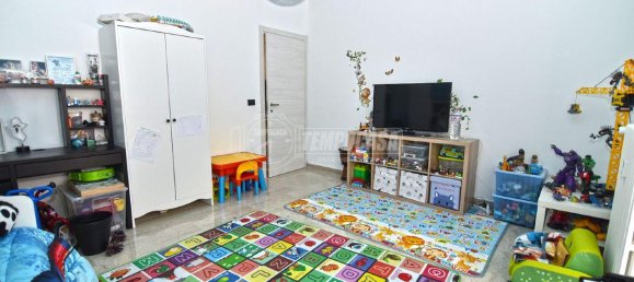 4-salle Appartement à Brandizzo, Italy No. 22306 13