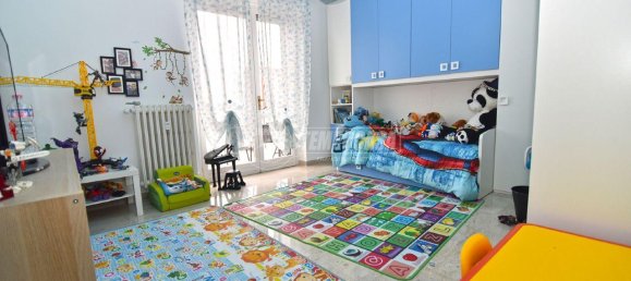 4-salle Appartement à Brandizzo, Italy No. 22306 12