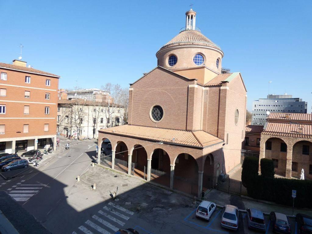 4 rooms Apartment in Bologna, Italy No. 152512