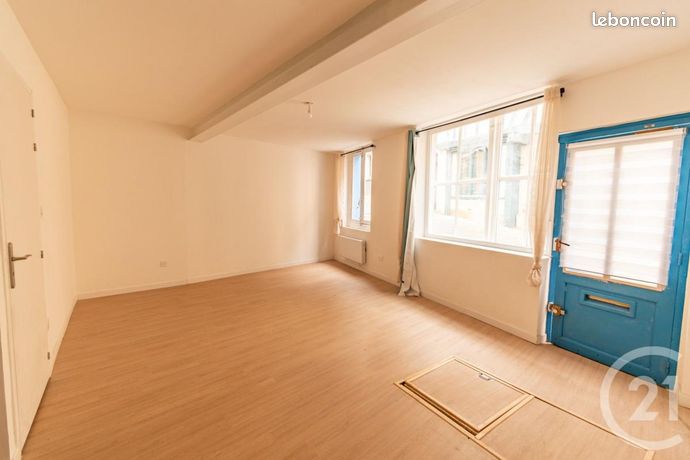 Квартира с 1 спальней в Лаваль, Франция № 300859