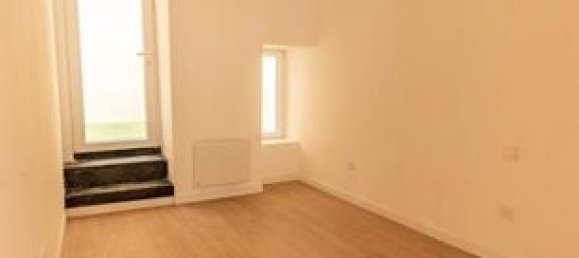 Квартира с 1 спальней в Лаваль, Франция № 300859 3