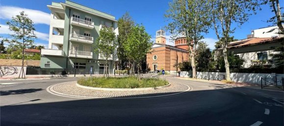 60m² Commercial property in Pescara, Italy No. 56799 3