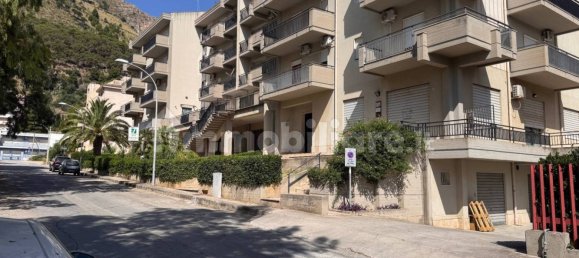 Propiedad comercial de 1 habitación en Castellammare del Golfo, Italy No. 267692 3