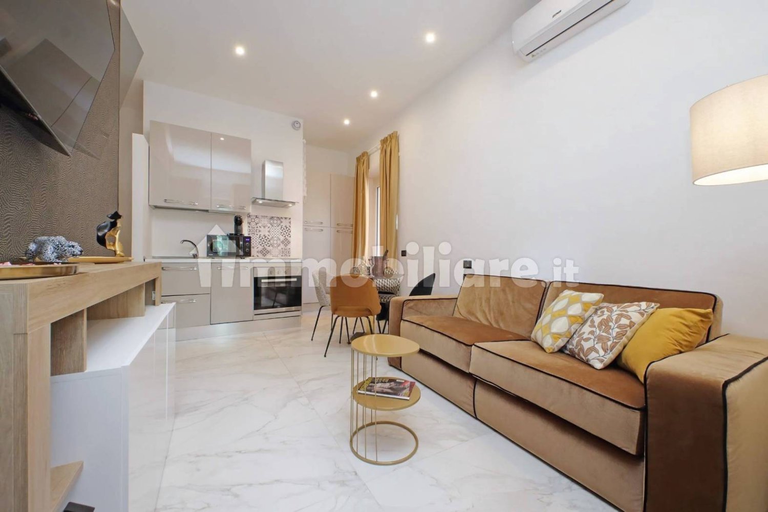 Hotel de 2 habitaciónes en Rome, Italy No. 374143