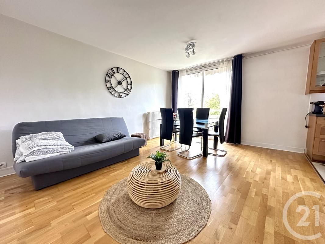 2 bedrooms Apartment in La Celle-Saint-Cloud, France No. 139790