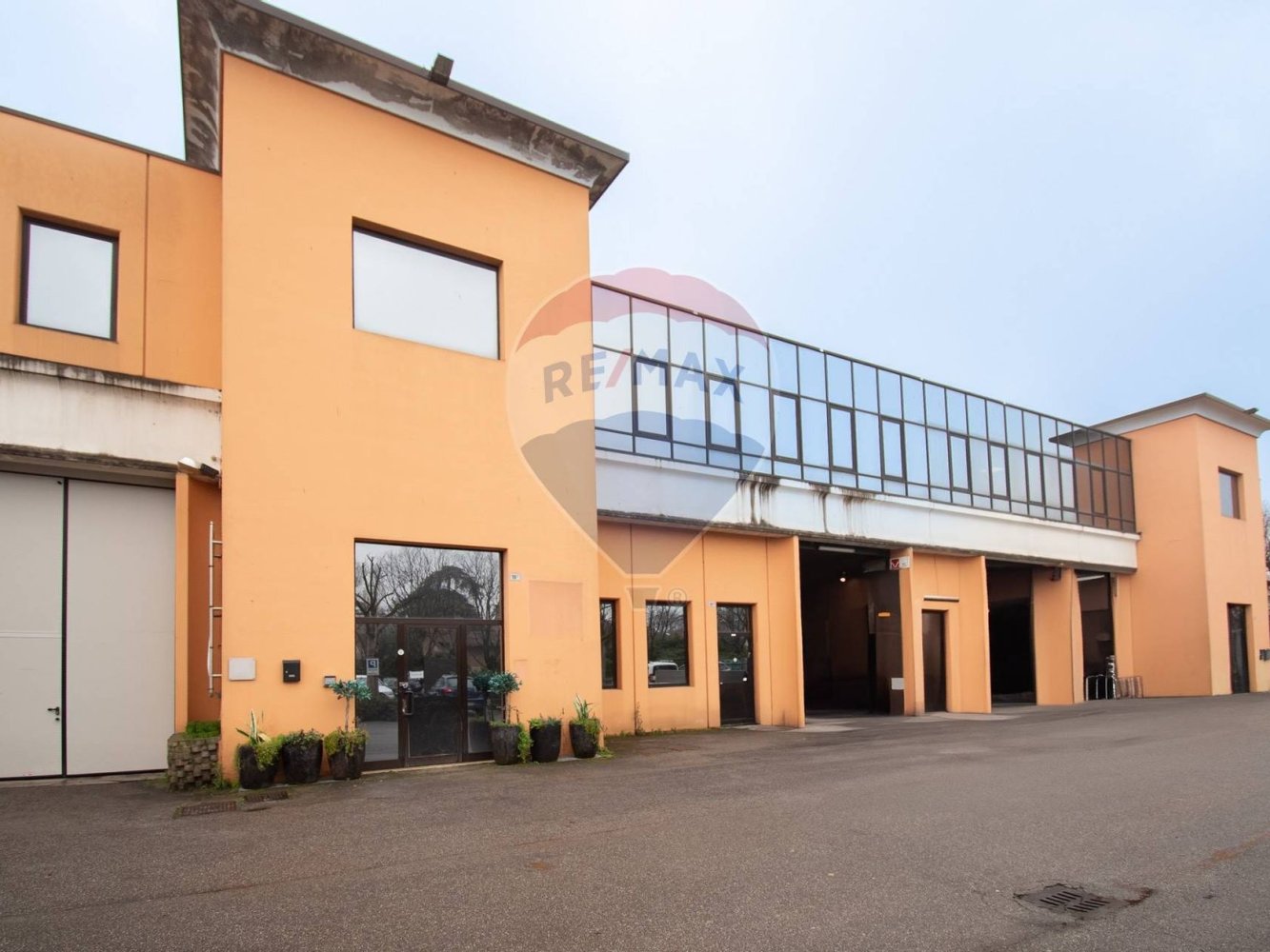 3 rooms Office in Brescia, Italy No. 145137