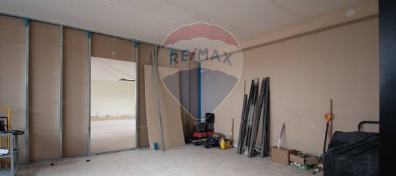 3 rooms Office in Brescia, Italy No. 145137 11