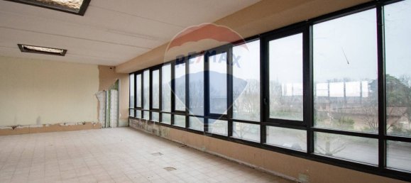 3 rooms Office in Brescia, Italy No. 145137 2