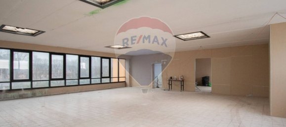 3 rooms Office in Brescia, Italy No. 145137 4