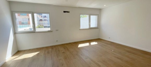 4 bedrooms House in Costa da Caparica, Portugal No. 99915 32