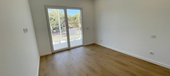 4 bedrooms House in Costa da Caparica, Portugal No. 99915 34