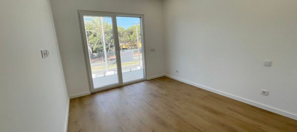 4 bedrooms House in Costa da Caparica, Portugal No. 99915 30