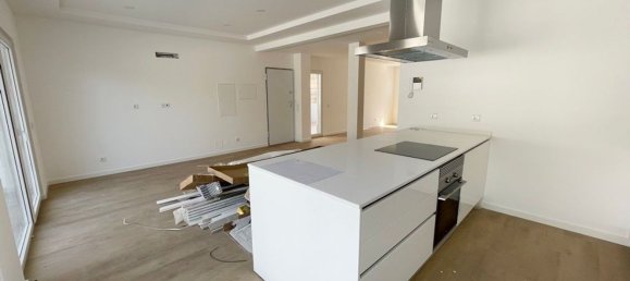 4 bedrooms House in Costa da Caparica, Portugal No. 99915 4