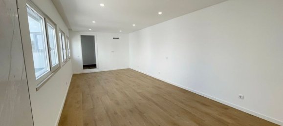 4 bedrooms House in Costa da Caparica, Portugal No. 99915 3