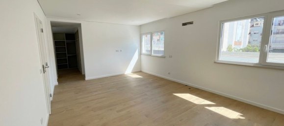 4 bedrooms House in Costa da Caparica, Portugal No. 99915 25