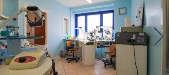 3-Zimmer Gewerbliche Immobilie in Capriolo, Italy, Nr. 171614 2