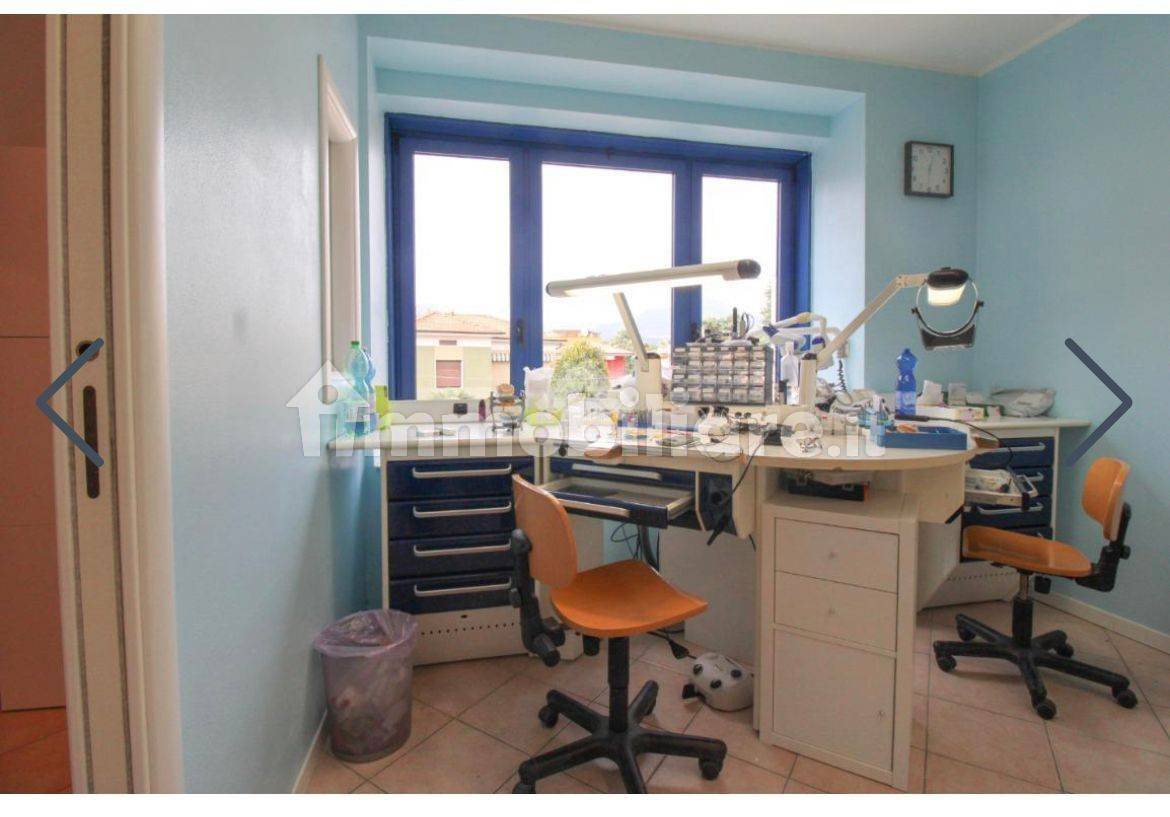 3-Zimmer Gewerbliche Immobilie in Capriolo, Italy, Nr. 171614