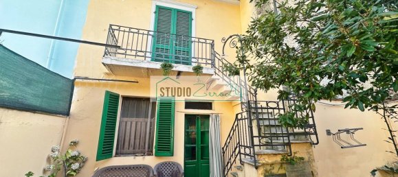 12-salle Maison à Viareggio, Italy No. 48014 36