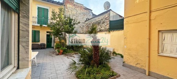 12-salle Maison à Viareggio, Italy No. 48014 32