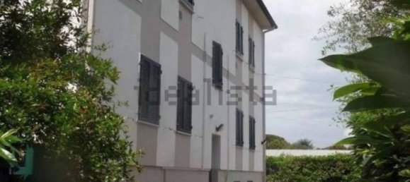 4 bedrooms Villa in Massa, Italy No. 216482 5