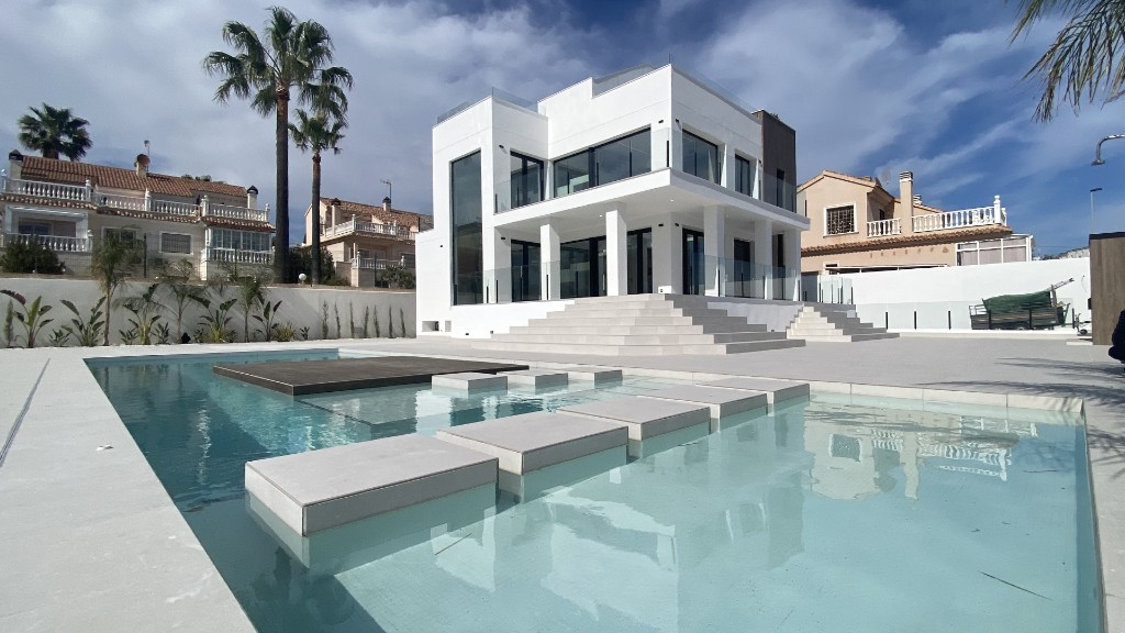 Villa T4 em Torrevieja, Spain N.º 290420