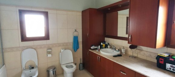 5 bedrooms House in Chloraka, Cyprus No. 9796 9