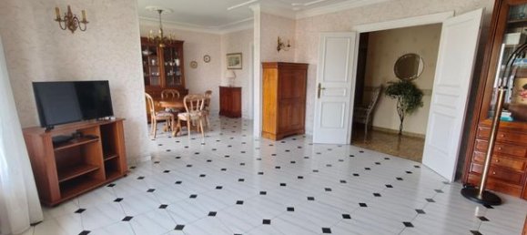 Apartamento de 3 dormitorios en Echirolles, France No. 290540 2