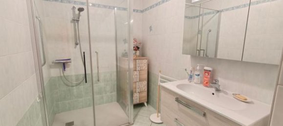 Apartamento de 3 dormitorios en Echirolles, France No. 290540 10