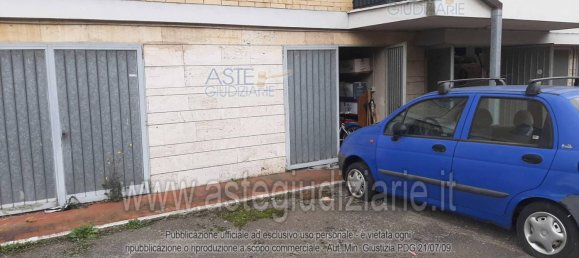 5 rooms Apartment in Teramo, Italy No. 95357 2