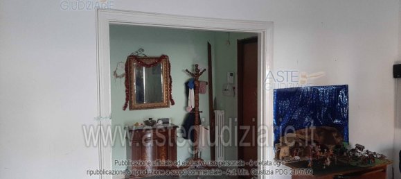 5 rooms Apartment in Teramo, Italy No. 95357 3