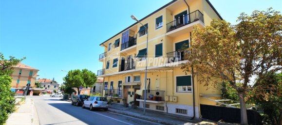 4 bedrooms Apartment in Porto San Giorgio, Italy No. 352039 3