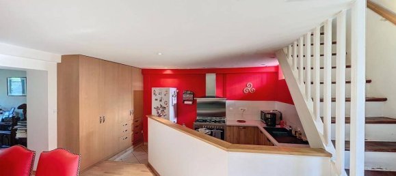 3 bedrooms House in Saint-Germain-les-Corbeil, France No. 184578 2