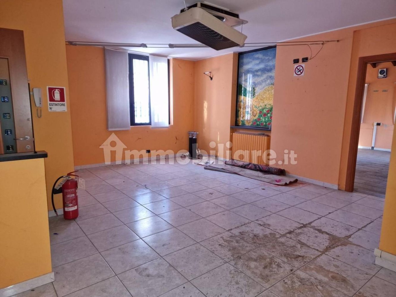 Büro in Marnate, Italy 299m², Nr. 317759
