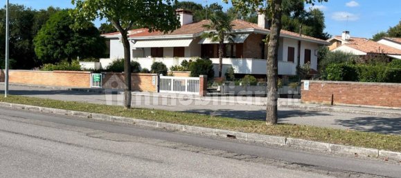 3 Schlafzimmer Villa in Udine, Italy, Nr. 333351 2
