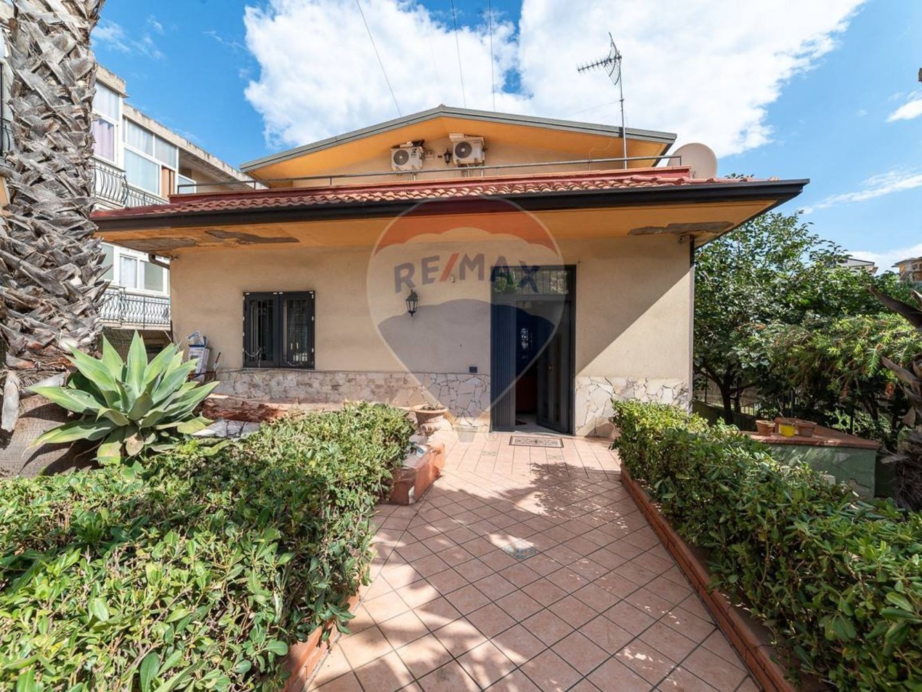 Villa de 5 dormitorios en Catania, Italy No. 266428