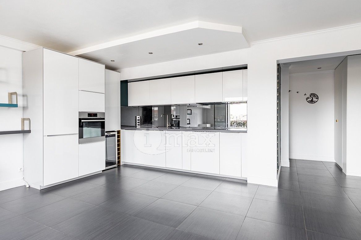 Квартира с 3 спальнями в Курбевуа, Франция № 146211