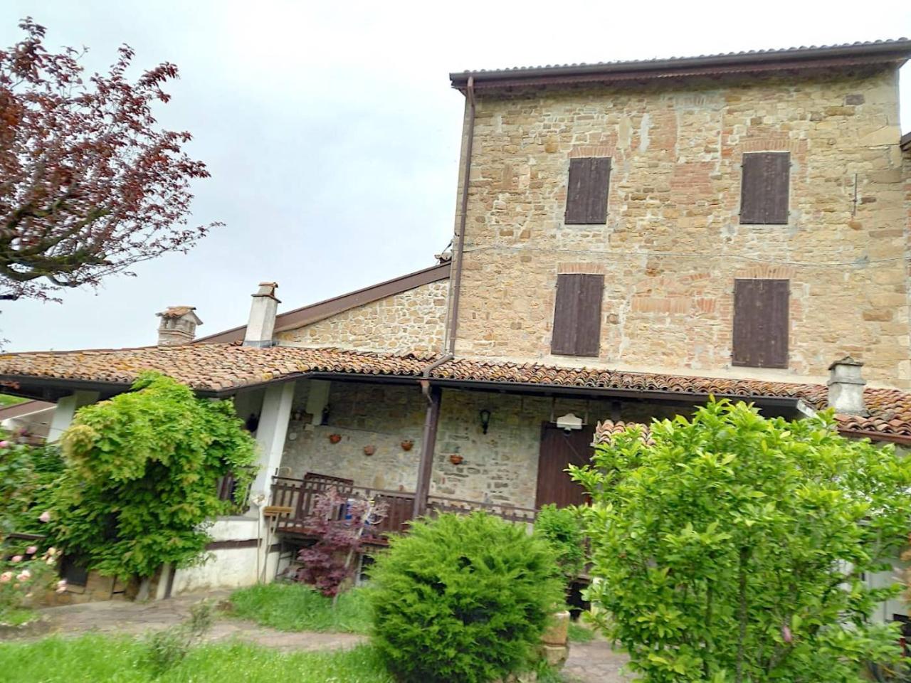 Casa de 5 habitaciónes en Gazzola, Italy No. 178082