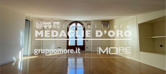 7-salle Penthouse à Modena, Italy No. 20789 15