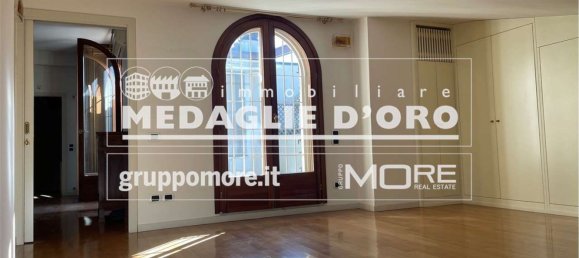 7-salle Penthouse à Modena, Italy No. 20789 16