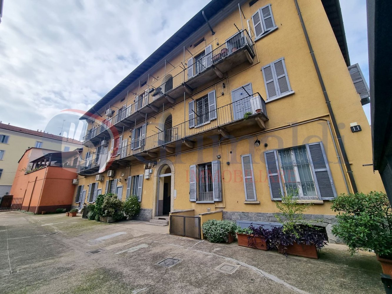 2 rooms Apartment in Milan, Italy No. 245354