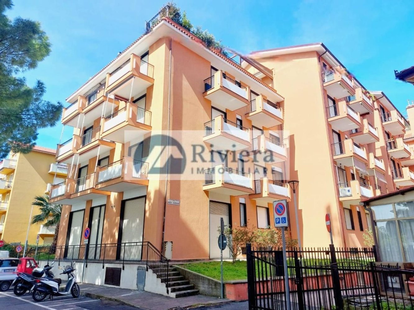 3-salle Appartement à San Bartolomeo al Mare, Italy No. 267561