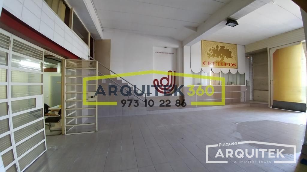 560m² Commercial property in Lleida, Spain No. 184596