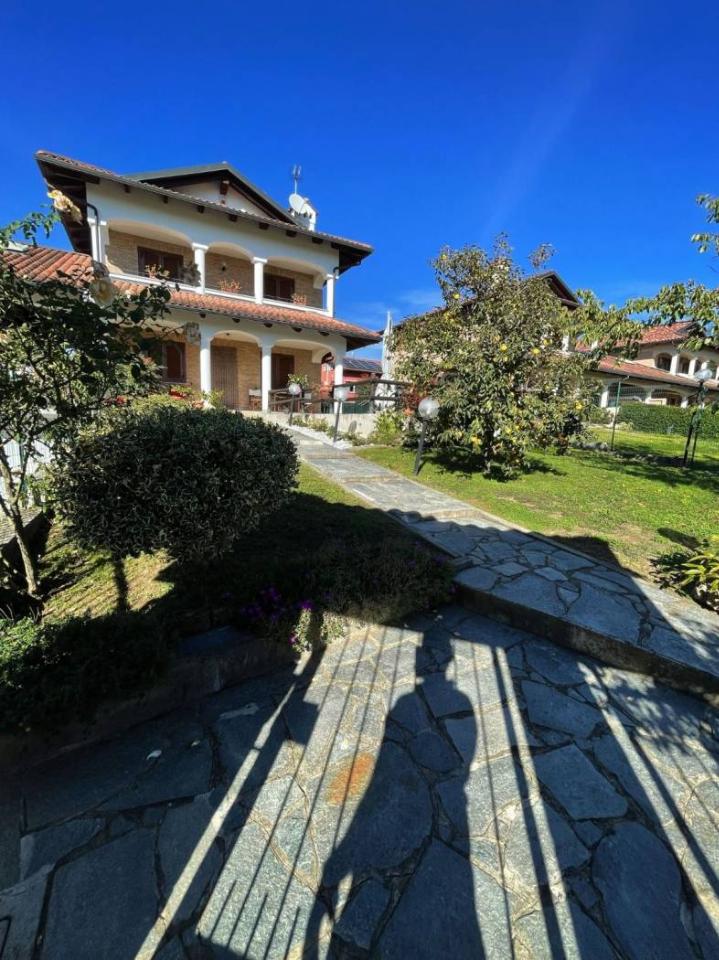 Вилла с 6 комнатами в Сан Джорджо Канавезе, Италия № 17957