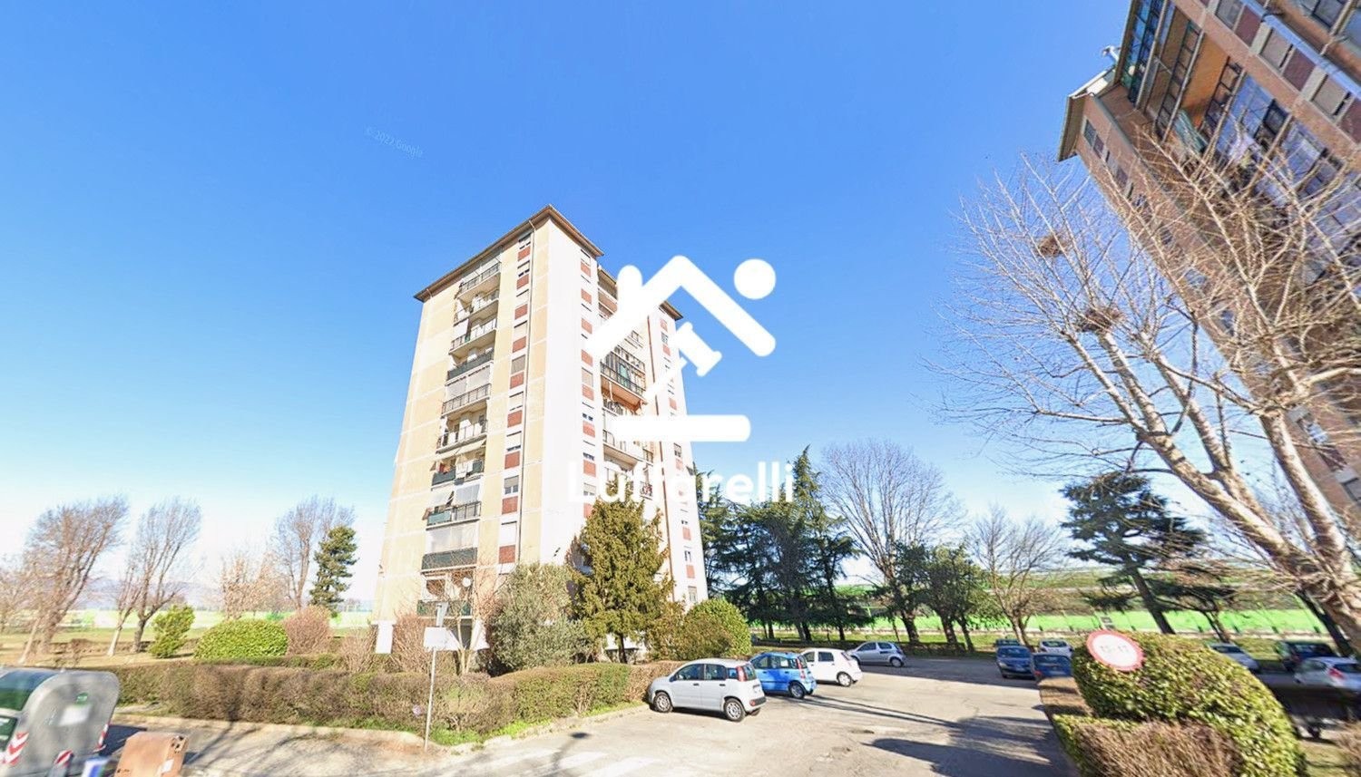 7 rooms Apartment in Turin, Italy No. 49428