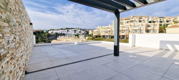 Ático de 2 dormitorios en Marbella, Spain No. 148141 4